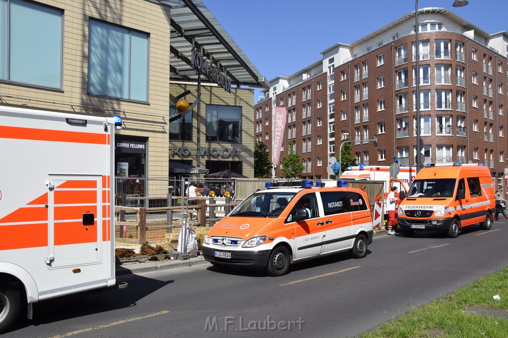 Einsatz BF Reizgas Koeln Kalk Kalk Arcaden P05.JPG - Miklos Laubert